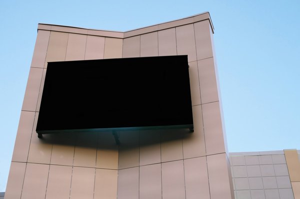 Écrans led extérieur : haute luminosité et design élégant