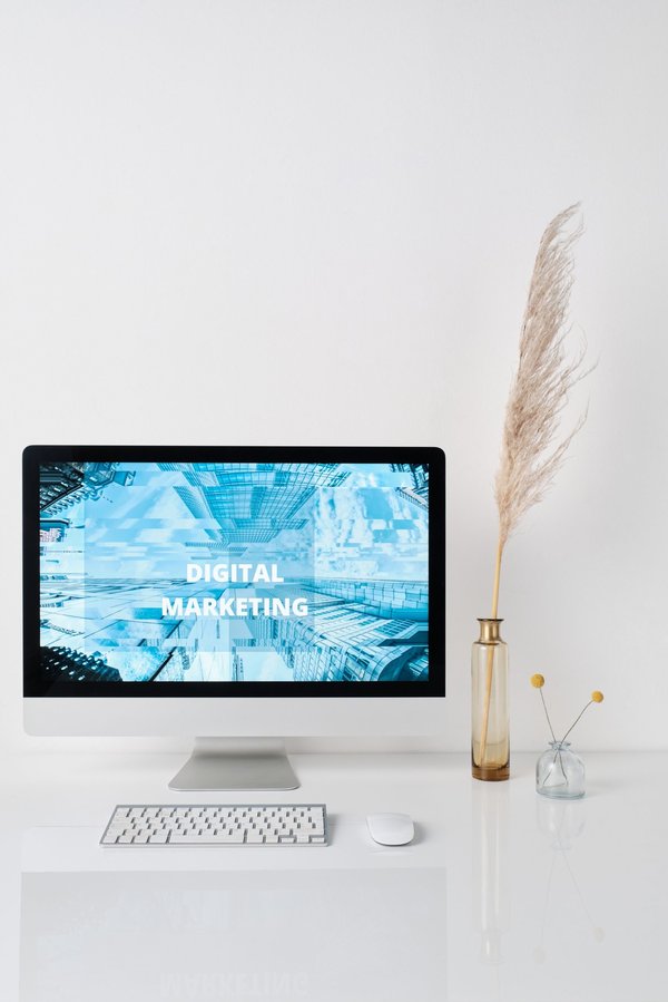 Comment s'appelle ce qui remplace la souris sur le clavier ?